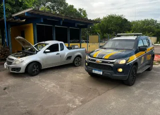 Veículo com registro de roubo é apreendido durante fiscalização na BR-101 em Teixeira de Freitas