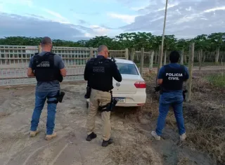 Veículo roubado é recuperado na zona rural de Eunápolis