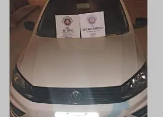 Veículo roubado que estava escondido na zona rural de Teixeira de Freitas é recuperado pela Polícia Militar