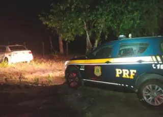 Veículo roubado utilizado por criminosos em assaltos é recuperado pela PRF em Eunápolis