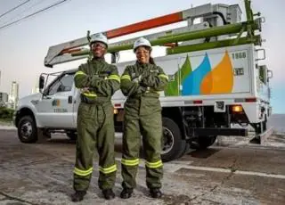 Veja - Detran-BA, Coelba e Sindauto se unem para oferecer CNH gratuita a mulheres que desejam ser eletricistas