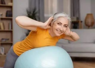 Veja exercícios benéficos para a saúde física e mental na menopausa  