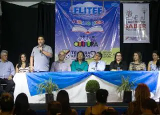 Vencedores do II Concurso de Poesia Estudantil são premiados em cerimônia na Praça da Bíblia