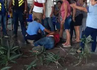 Vendedor de relógios é esfaqueado na rodoviária de Teixeira