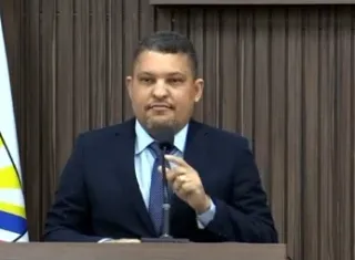 Vereador Jonatas Santos defende redução de custos de medicamentos e inclusão de eventos no calendário oficial