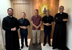 Vereador Jonatas Santos participa de reunião com padres e confirma Padre Alessandro Campos no Hosana Teixeira 2026