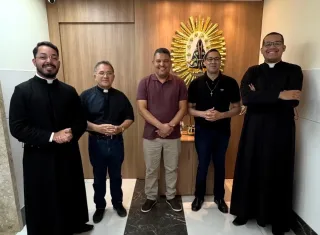Vereador Jonatas Santos participa de reunião com padres e confirma Padre Alessandro Campos no Hosana Teixeira 2026