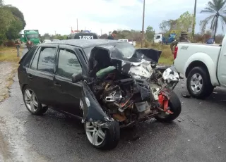 Vídeo - Acidente deixa uma vítima fatal e feridos na  na BA-001 entre Prado e Alcobaça