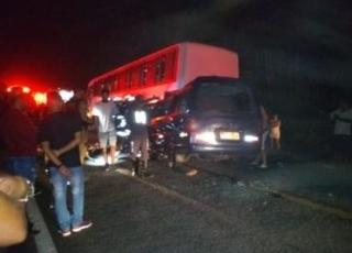 Vídeo -Acidente entre Van e ônibus deixa 04 mortos e 10 feridos no interior da Bahia