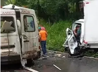 Vídeo - Ambulância de Ibirapitanga se envolve em acidente na BR-415 e deixa acompanhante em estado grave