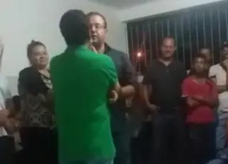 Vídeo - Ao ser chamado de moleque, prefeito dá soco na cara de fazendeiro