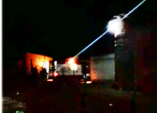 Vídeo -Bandidos arrombam porta e atiram várias vezes contra desafeto em Posto da Mata
