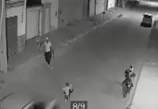Vídeo - Bebê morre após ser atropelado por carro em alta velocidade em Vitória da Conquista
