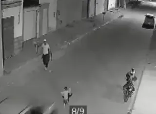 Vídeo - Bebê morre após ser atropelado por carro em alta velocidade em Vitória da Conquista