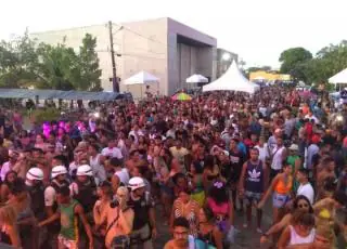 Vídeo – Caravelas se consolida como o melhor e mais tranquilo carnaval de rua do interior da Bahia