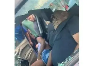 Casal é executado a tiros dentro de carro em Salvador