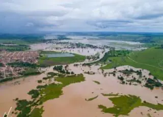 Vídeo - Cheia do Rio Jucuruçu coloca moradores em estado de alerta