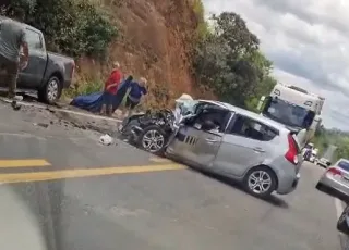 Vídeo - Colisão na BR-101 em Itabela deixa duas pessoas mortas, incluindo uma gestante