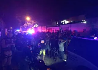 Vídeo -Dez pessoas são presas pela PM em festa clandestina em Teixeira de Freitas