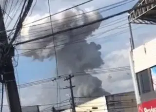 Vídeo: Fábrica de fogos de artifício explode em Simões Filho, na Bahia
