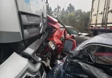 Vídeo - Grave acidente com vários carros na BR-277 deixa sete mortos