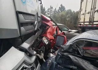 Vídeo - Grave acidente com vários carros na BR-277 deixa sete mortos