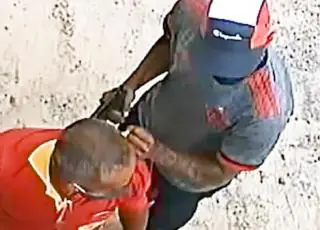 Vídeo - Homens armados rendem funcionário e assaltam empresa em Teixeira de Freitas