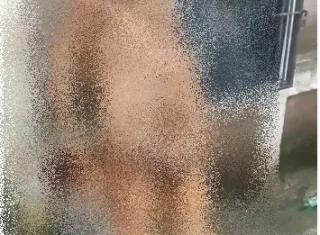 Vídeo macabro -Coveiro encontra cadáver de mulher em pé fora do túmulo em cemitério de Pernambuco