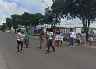 Vídeo - mães de alunos protestam em Teixeira e pedem retorno das aulas presenciais na rede municipal