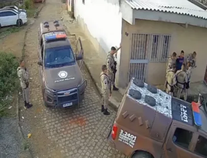 Vídeo mostra agressão durante abordagem da PM na Bahia; policial teria atirado em câmera para interromper gravação