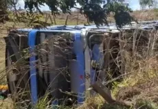 Vídeo mostra carreta desgovernada batendo de frente com ônibus no GO 010. Cinco pessoas morreram e várias ficaram feridas 