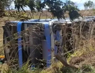 Vídeo mostra carreta desgovernada batendo de frente com ônibus no GO 010. Cinco pessoas morreram e várias ficaram feridas 