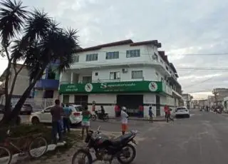 Vídeo mostra momento que empresário é executado dentro do carro no centro de Teixeira de Freitas