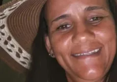 Vídeo mostra o momento que homem é preso em Porto Seguro suspeito de matar esposa a facadas em Eunápolis