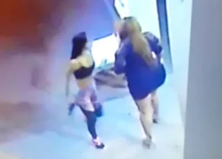 Vídeo mostra PM entregando arma para namorada matar garota de programa; assista
