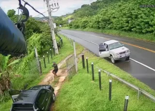 Vídeo - PM reage a assalto e bandido é baleado no sul da Bahia