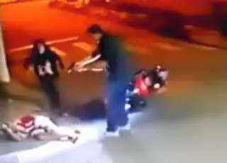 Vídeo - Policial militar reage a um assalto, mata um bandido e fere outro em Vitória