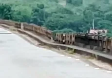 Vídeo - Ponte sobre o Rio Jequitinhonha apresenta novo risco de desabamento e população cobra soluções rápidas