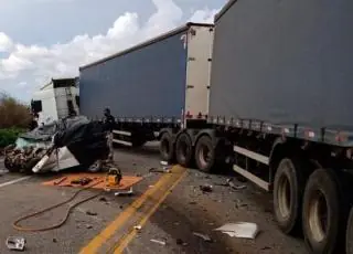 Vídeo - Quatro pessoas morrem em acidente na BR 116 em Vitória da Conquista
