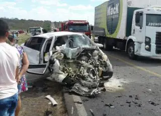 Vídeo -Quatro pessoas morrem em acidente na BR-116 Norte, interior da Bahia