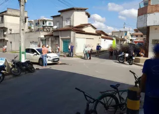 Vídeo registra colisão entre motos em cruzamento no bairro São Lourenço