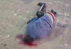 Vídeo registra momento em que homem é morto a tiros ao sair de casa para trabalhar em Itabela