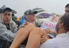 Vídeo registra momento em que raio atinge concentração durante ato pró-Bolsonaro em Brasília