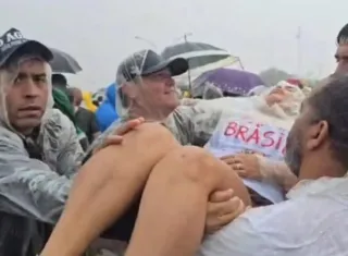 Vídeo registra momento em que raio atinge concentração durante ato pró-Bolsonaro em Brasília