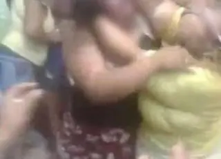 Vídeo - Socos, puxão de cabelo e muita gritaria em entre duas mulheres na fila da Caixa Econômica