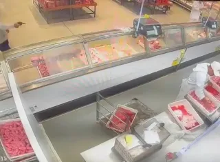 Vídeo - Tentativa de homicídio dentro do Atacadista Mineirão assusta clientes e funcionários em Itamaraju