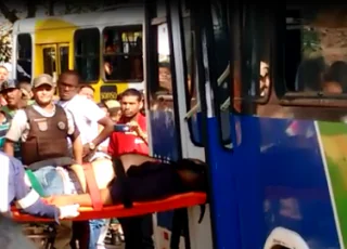 Vídeo - Terror dentro de ônibus -Homem atira na mulher e na própria cabeça em Itabuna
