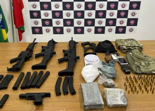 Vídeo - Traficante é preso e fuzil, metralhadora e outras armas enterradas são apreendidas em Porto Seguro