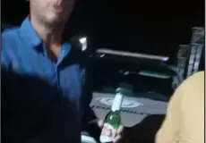 Vídeo -Vereador do Prado, bêbado, se mete em confusão na festa de Santo Antônio em Cumuruxatiba
