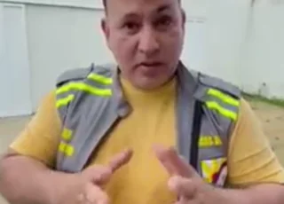 Vídeo –  Vereador Lucas Bocão é agredido com soco no olho durante gravação de alagamento em Teixeira de Freitas